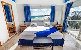 Paradise Beachfront & Nightlife Heart